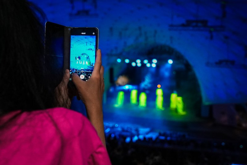 Zdjęcie Iluminacje Szczecin 2022. Tłumy w Teatrze Letnim